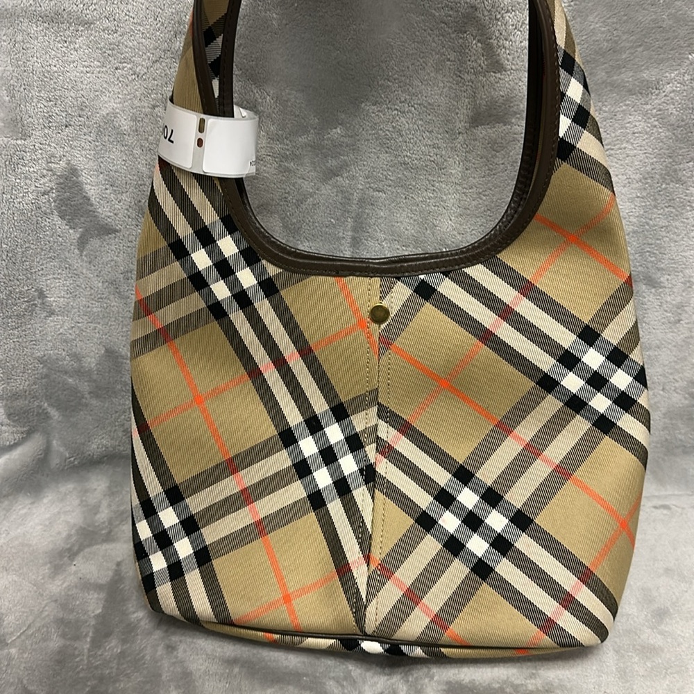 BURBERRY Beige Large Check Shoulder Bag - Picture 5 of 10